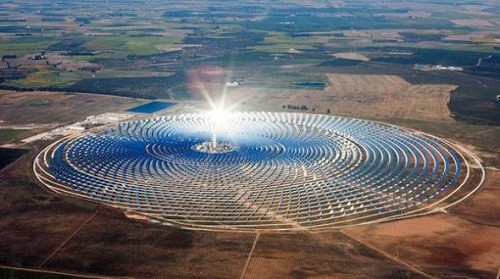 常规光伏电站是利用太阳能电池板吸收太阳光中的可见光形成光电子